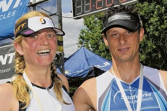 Zwei Vogtländer gewinnen Pirk-Triathlon - Erwiesen sich gestern als die Schnellsten: Heike Dressel-Putz vom LATV Plauen und Kai Schönbeck vom Triathlonteam Vogtland.