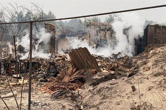 Zerstörte Häuser im Kampfgebiet bei Slaviansk in der Ostukraine. Zu den Menschen in diesen Orten gehen die Lebensmittel vom Hof der Familie Döbrich sowie auch Geldspenden vom Nehemia-Freundeskreis, der in Rosenbach seinen Sitz hat. Firmen und Privatpersonen spenden.