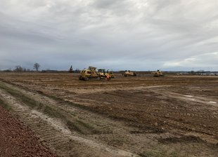 Zwei weitere Automobilzulieferer kommen nach Meerane - Die Arbeiten für den Bau der neuen Halle haben bereits begonnen.