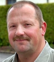 Zwei Welpen und ihr "Knochenjob" - Sieger im Fotowettbewerb: Peter Sekyra.
