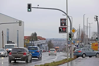 Zwei Wochen früher als gedacht: Ampel auf dem Zwickauer Brückenberg geht wieder - Die Stadt hatte erst Ende Januar mit einer Reparatur gerechnet.