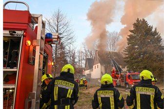 Zwei Wochen nach den Brandstiftungen bei Mittweida: „24 Stunden am Tag unter Beobachtung sind nicht möglich“ - Am Freitag vor zwei Wochen brannte ein bewohntes Haus in Frankenau.