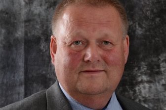 Zweikampf in Geringswalde - Thomas Arnold, geboren 1963 in Colditz und Vater von fünf Kindern, bewirbt sich als parteiloser Kandidat für eine zweite Amtszeit. Der Agraringenieur und frühere Geschäftsführer der Methauer Agro AG lenkt seit 2008 die Geschicke in Geringswalde.