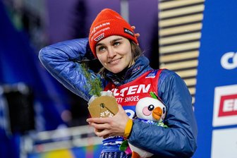 Zweimal Silber zur WM an einem Freitag in Trondheim: Die Erzgebirgerin Selina Freitag freut sich jetzt auf Nudelauflauf - Glücklich und erleichtert: Selina Freitag ist aktuell die zweitbeste Skispringerin der Welt.