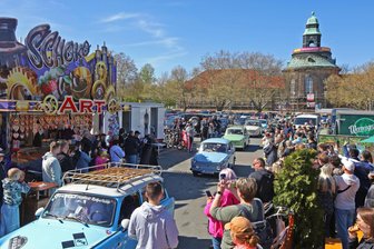 Zweitakt-Geruch in Zwickau: Trabi-Parade beim Frühlingsvolksfest - Etwa 40 Trabis und andere Fahrzeuge bildeten einen Korso.