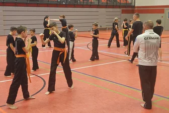 Zweitbeste Stufe: Bei der Gürtelprüfung des Kickboxvereins Treuen wird auch ein brauner vergeben - 30 Aktive haben am Samstag in der Treuener Turnhalle an der Gürtelprüfung teilgenommen. Das freut den gastgebenden Kickboxverein sehr.