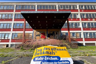 Zweite Chance für Lost Place: Neubauschule Hainichen öffnet nochmals im Dezember - Die alte Neubauschule in Hainichen kann vor dem Abriss nochmals im Dezember besichtigt werden.