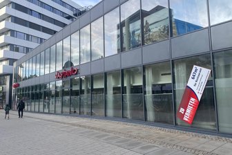 Zweiter Anlauf nach Vapiano-Aus in Chemnitz: Dieses Restaurant soll einziehen - Das Vermietungsschild dürfte demnächst wieder abgezogen werden. Ein Nachmieter ist gefunden.