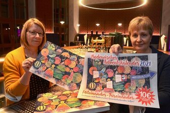 Zweiter Rodewischer Adventskalender zur Wirtschaftsförderung - Petra Denkinger und Daniela Erben von "Rowi aktiv" haben den Rodewischer Adventskalender auf der jüngsten Zusammenkunft des Gewerbevereins in der neuen Ratskellerbar präsentiert.