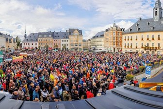 Zweiter Unternehmerprotest: "Berggeschrey"-Organisatoren rechnen wieder mit großem Zulauf - Etwa 2700 Menschen folgten Ende September einem Protest-Aufruf von Unternehmern in Annaberg. Am Dienstag gibt es die zweite Auflage. Zeitgleich wird auch in Schwarzenberg demonstriert. 