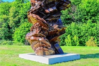 Zweites Werk am Purple Path zur künftigen Kulturhauptstadt: Bewegtes Meer von Erde - Der Purple Path hat mit Tony Craggs Skulptur "Stack" in Bad Schlema ein zweites Werk. 