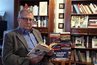 Zwickau: 150. Lesung widmet sich Franz Kafka - Reiner Neubert ist Literaturprofessor und Kenner der tschechischen Literaturszene.