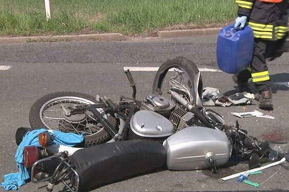 Zwickau: 18-jähriger Mopedfahrer tödlich verletzt - 