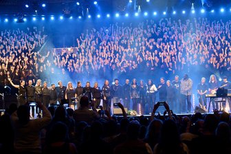 Zwickau: 800-stimmiger Chor zum Abschluss des Gospelfestivals - Ein super Finale erlebten die Gäste beim Abschlusskonzert der Gospelholydays in der Stadthalle Zwickau.