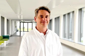 Zwickau: Adipositas-Klinik gewährt Einblicke - Maximilian Freiherr von Feilitzsch ist der zuständige Chefarzt am HBK.