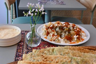 Zwickau: Am Freitag wird gemeinsam afghanisch gekocht - Mantu (auf dem Teller) sind gedämpfte Teigtaschen, gefüllt mit Hackfleisch.
