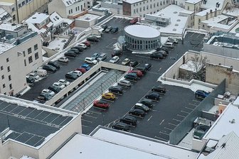 Zwickau Arcaden: Parksystem mittels Kennzeichenerfassung erntet Lob und Skepsis - Ziemlich Betrieb auf dem Parkdeck des Conti-Parkhaus in den Zwickau Arcaden. Dort gibt es jetzt keine Parktickets mehr. Die Parkdauer wird über Kennzeichenerfassung festgestellt.