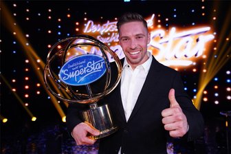 Zwickau: Auf Weihnachtszirkus folgt Dankeschön-Konzert - Ramon Roselly hatte die 17. Staffel von „Deutschland sucht den Superstar“ gewonnen. Nicht zuletzt durch seine Moderationen beim Weihnachtszirkus ist er in Zwickau kein Unbekannter.