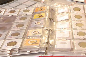 Zwickau: Betrüger erbeuten Münzsammlung - Unbekannte haben ein Rentnerpaar um ihre Münzsammlung gebracht.