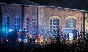 Ein Brand in einem Lokschuppen in Zwickau hat am Samstag die Feuerwehr auf den Plan gerufen.