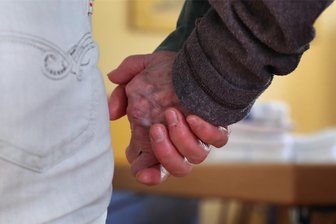 Zwickau: Chefarzt spricht in Vortrag über Demenz - Wer unter Demenz leidet, braucht Unterstützung.