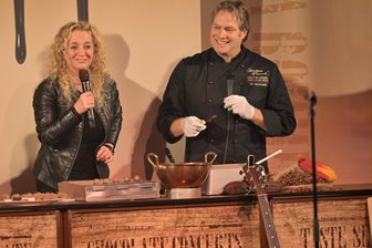 Zwickau: Christina Rommel verrät im Gewandhaus süße Geheimnisse - Christina Rommel und Chocolatier Dirk Beckstedde verwöhnen das Publikum nach allen Regeln der Kunst.
