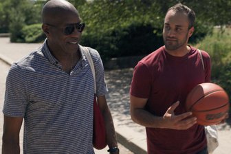 Zwickau: Die Lebensgeschichte von Edwin Moses im Film - Der Film „13 Steps“ erzählt aus dem Leben des Leichtathleten Edwin Moses (hier mit seinem Sohn Julian).