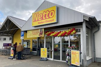 Zwickau: Durch Umbau sind breitere Gänge in der Netto-Filiale in Oberplanitz entstanden - Seit Dienstag hat die Netto-Markt-Filiale in Oberplanitz wieder für Kundinnen und Kunden geöffnet. Foto: