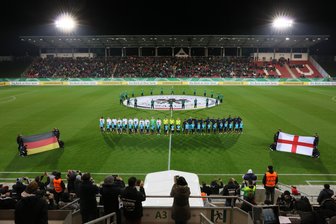 Zwickau erlebt U-21-Länderspiel - 14. November 2017: Vorm U-20-Länderspiel zwischen Deutschland und England im Stadion Zwickau.