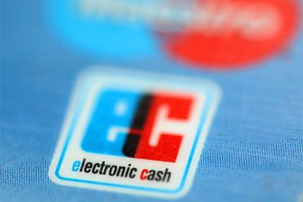 Zwickau: Falscher Vertreter betrügt Rentner - Die EC-Karte samt Pin sollte niemandem anvertraut werden.