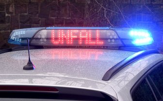 Zwickau: Ford prallt gegen Straßenbahn -