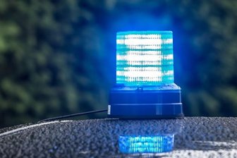 Zwickau: Fußgänger soll Busfahrer geschlagen haben - Zeugen gesucht - Die Polizei sucht Zeugen zu einer mutmaßlichen Auseinandersetzung zwischen einem Fußgänger und einem Busfahrer in Zwickau.
