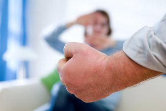 Zwickau: „Gewalt gegen Frauen“ ist Thema - Schlagen, schimpfen, bedrohen: Häusliche Gewalt hat viele Formen.