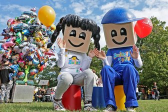 Zwickau: Größte Fete für Kinder in Region findet am 9. September statt - Das Mädchen Zwikki und der Junge Faxx, die beiden Maskottchen, werden auch wieder ihre Runden ziehen und sich an einzelnen Stationen blicken lassen.