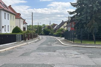 Zwickau: Grundhafter Ausbau der Mottelerstraße geht weiter - Blick in den noch unsanierten Abschnitt der Mottelerstraße.