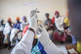 Zwickau: Hilfe gegen Polio mit Geld und Deckeln von Flaschen - Der Erlös von einem Kilogramm Deckel deckt die Kosten für eine Polio-Impfung.