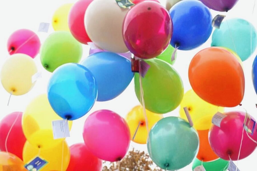 Zwickau: In der Stadt ist am Kindertag einiges los - Was wäre ein Kindertag ohne viele bunte Luftballons? 