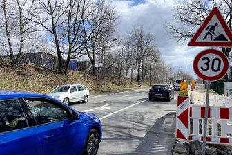 Zwickau investiert in Straßen: 45 Bauvorhaben bis 2026 - Die Bürgerschachtstraße soll auf 1,2 Kilometern Länge einen neuen Fahrbahnbelag erhalten.