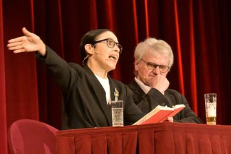Zwickau: Katrin Weber und Bernd-Lutz Lange sorgen beim Publikum für Lachtränen - Katrin Weber und Bernd-Lutz Lange bringen die Geschichten, die sie zu erzählen haben, gewohnt emotional unters Publikum.