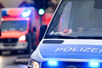 Zwickau: Škoda stößt gegen geparkten Nissan – Fahrer verletzt - Ein Skoda ist in Zwickau-Nordvorstadt gegen einen geparkten Nissan gestoßen.