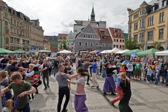 Zwickau lädt zum Ehrenamtsfest „Zwikkolör“ auf den Hauptmarkt - Bei „Zwikkolör“ wurde stets viel getanzt.