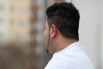 Zwickau: Landratsamt wollte Neonazi-Opfer abschieben - Weil er nach der Schlägerei auf Arbeit ausfiel, wurde Hakki Gönce gekündigt. Sein Krankengeld muss er nun vor Gericht einklagen.