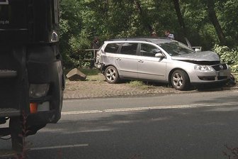 Zwickau: Laster und VW zusammengestoßen - 