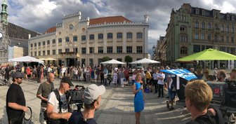 Zwickau live - so lief die Sendung im ZDF - Moderatorin Yve Fehring während der Livesendung.