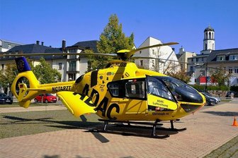 Zwickau: Luftrettung zieht Jahresbilanz - Der Rettungshubschrauber Christoph 46 bei einem Einsatz in Auerbach.