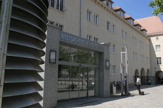 Zwickau: Mehrere hundert Gäste bei Hochschul-Festakt - Blick auf den Eingang der Westsächsischen Hochschule in Zwickau.