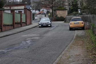Zwickau: Neue Straßendecken für zwei Cainsdorfer Straßen - Die Cainsdorfer Bahnhofchaussee braucht dringend eine neue Fahrbahndecke. 2024 sollen die Arbeiten beginnen.