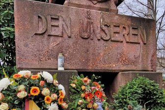Zwickau: Öffentliches Gedenken zum Volkstrauertag - Das öffentliche Gedenken zum Volkstrauertag findet auf dem Hauptfriedhof statt.