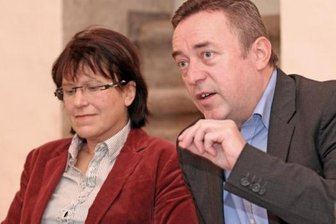 Zwickau/Plauen: Doppelter Stadtratsbeschluss zur Theater-Zukunft gefordert - Pia Findeiß und Ralf Oberdorfer vergangene Woche bei einer gemeinsamen Pressekonferenz.