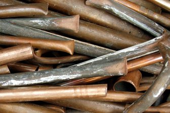 Zwickau: Polizei prüft, ob Kupferrohre Diebesgut sind - Ob Kupferrohre gestohlen wurden, muss die Polizei jetzt klären.